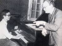 Đặng Thái Sơn học với thầy Issac Katz (khoảng năm 1974). Phòng 1B nhà tập