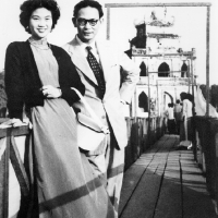 Hanoi, 1953 - Phạm Duy, TháiHằng, trên cầu Thê Húc