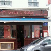 Phía trước nhà hàng Escale à Sàigòn của gia đình nhạc sĩ Trần Vĩnh tại Paris.